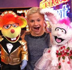 Image for ROCKING AROUND THE CHRISTMAS TREE WITH DARCI LYNNE AND FRIENDS